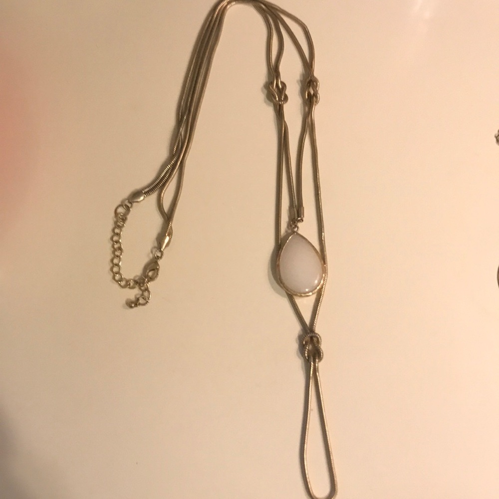 White and gold pendant necklace